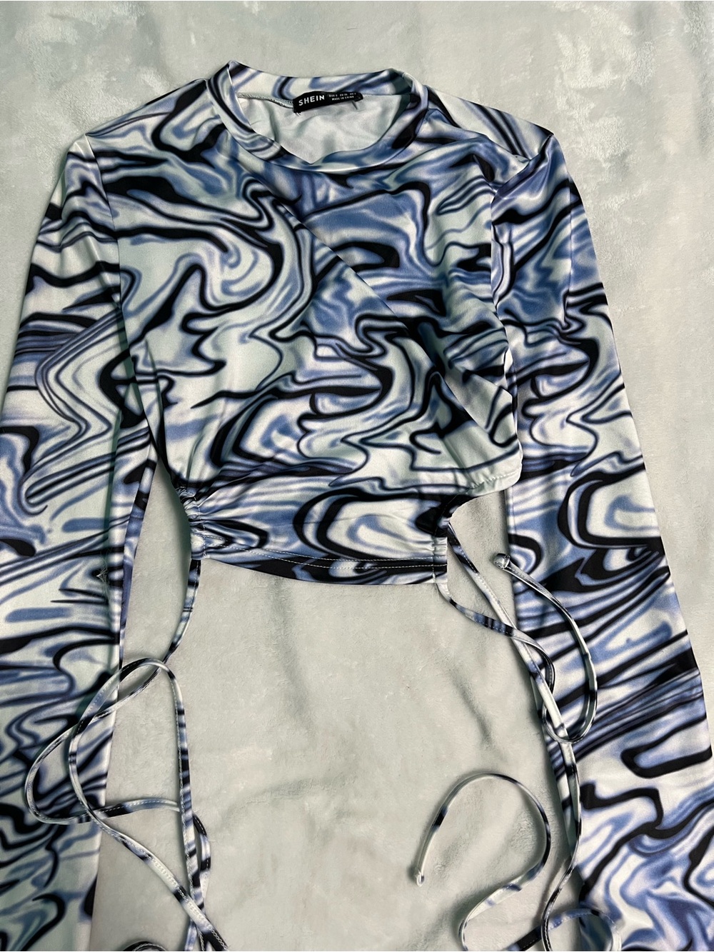 SHEIN Blue and White Swirl Long Sleeve Crop Top